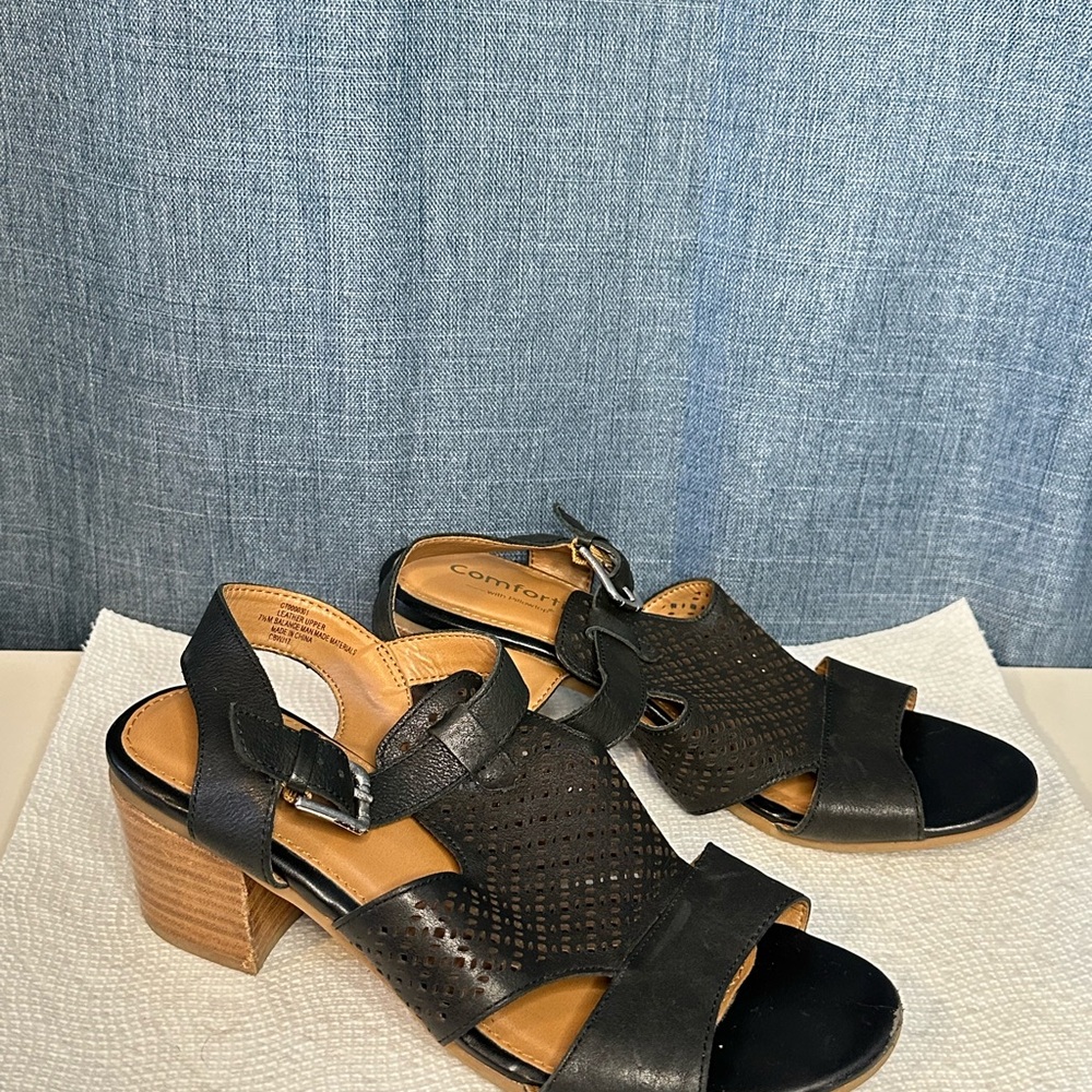 Comfortiva Black Sandals with Woven Leather and Chunky Heel